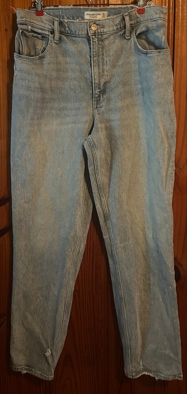 Abercrombie & Fitch 90s straight ultra high rise
Jeans curve love size 12/31